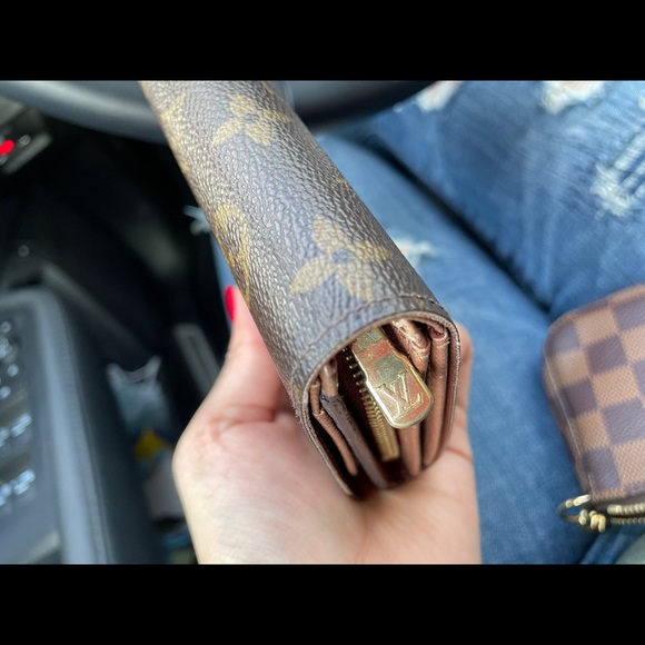 Authentic LV wallet - Picture 2 of 9